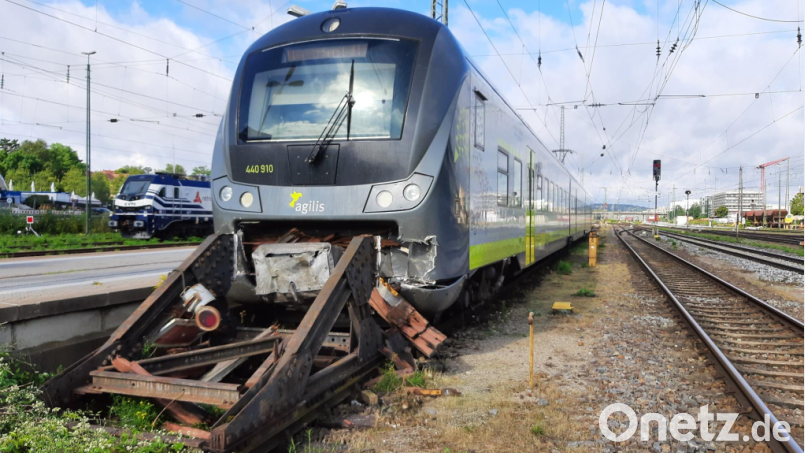 Am Sonntagmorgen rammte ein Zug aus Neumarkt einen Prellbock am Regensburger Hauptbahnhof. Bild: Bundespolizei