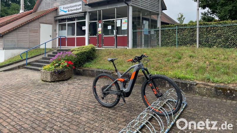 Ist der Fahrradständer vor dem Freibad in Erbendorf noch zeitgerecht? Darüber diskutierten die Stadträte in der vergangenen Sitzung. Bild: Freibad Erbendorf/exb