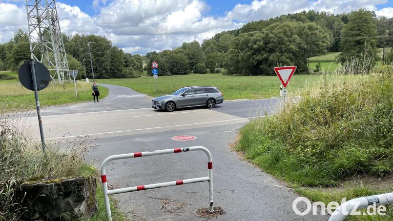 Die Überquerung der Staatsstraße soll für Radfahrer künftig sicherer werden. Bild: Matthias Bäumler/fph