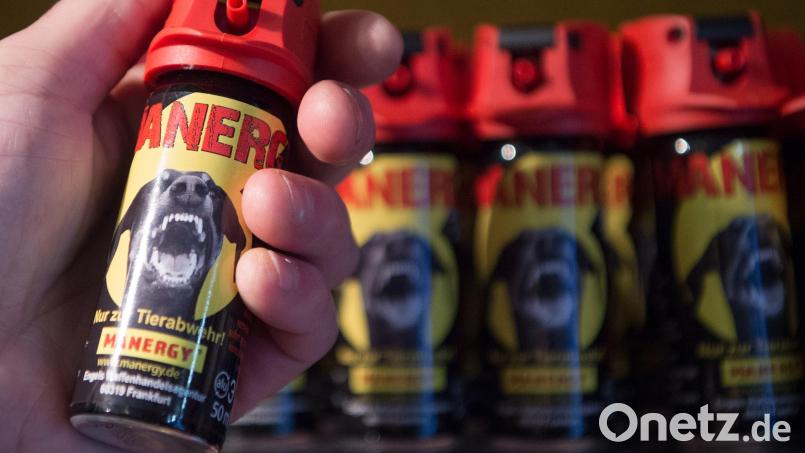 Im Regensburger Donaueinkaufszentrum griff ein 20-Jähriger einen 18-jährigen Mann mit einem Pfeffersprayangriff an. Anlass war ein Rauschgiftgeschäft. Symbolbild: Boris Roessler