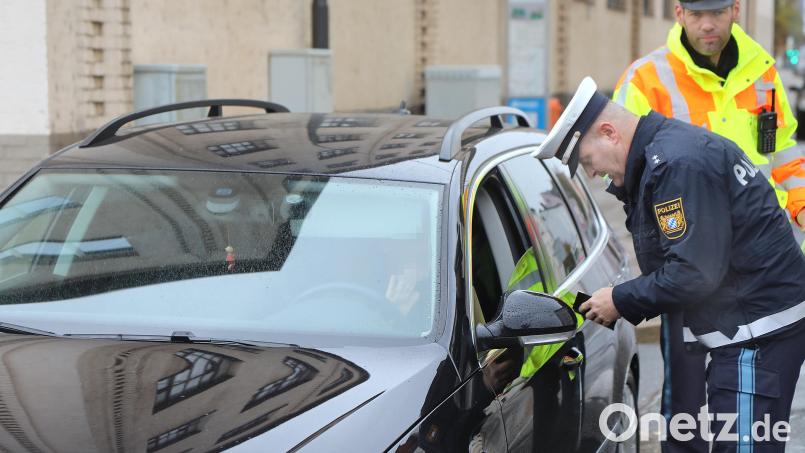 Die Polizei kontrollierte am Donnerstag eine Autofahrerin. Diese konnte allerdings keinen Führerschein vorweisen. Symbolbild: Wolfgang Steinbacher