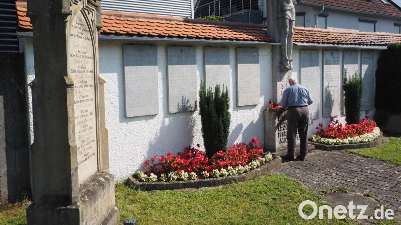Die Soldaten- und Reservistenkameradschaft Michelfeld pflegt das Ehrenmal für die Opfer der Kriege auf dem örtlichen Friedhof. Bild: kek