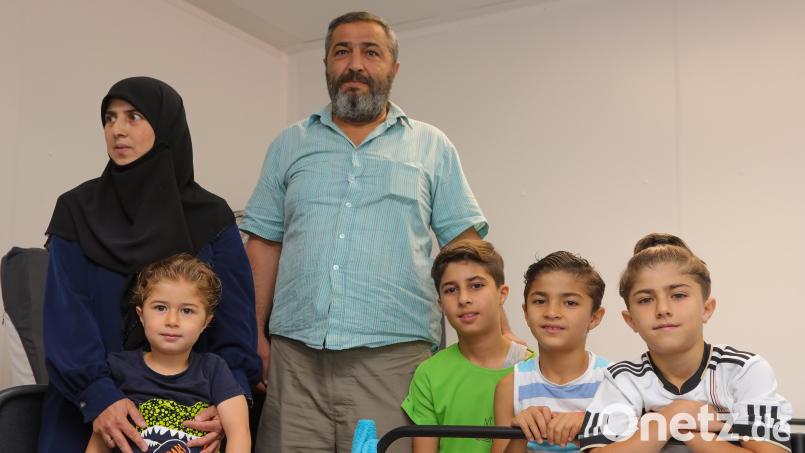 Die Familie von Dergam Al Khalaf Al Horan aus Aleppo: Mutter Laminaa mit Malek, Vater Dergam und die Söhne Osama, Abd Al Ruhman und Besher (von links) Bild: Wolfgang Steinbacher