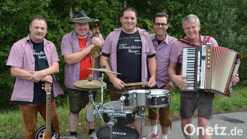 15-jähriges Bestehen feiert der &quot;Original Oberpfälzer Buam-Express&quot;. Im Bild (von links) Gerhard Hecht, Tom Suchanek, Bandleader Andreas Gleißner, Ralf Sellner und Reiner Weig. Bild: jr