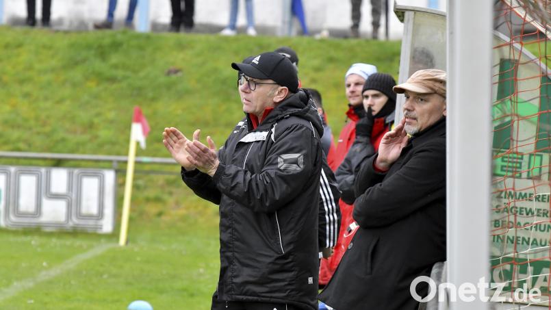Christian Helleder (links) und Oliver Lassmann (rechts), die Trainer des TuS/WE Hirschau, hoffen am Samsag auf den ersten Dreier. Bild: Hubert Ziegler