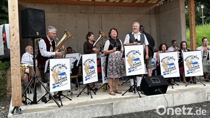 Für das Gesangsduo Brigitte Beer und Harald Faltenbacher ist der Walzer „Im schönen Prag“ eine Herzenssache. Bild: gi