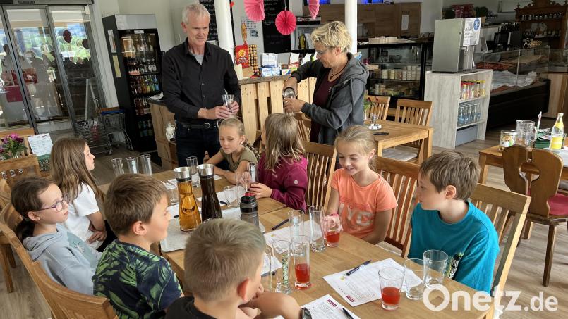 Beim Ferienprogramm im Dorfladen Krummennaab mussten sich die Kinder auf ihre Sinner verlassen. Bild: exb