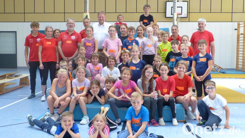 Einen Ninja-Warrior-Parcours hatte die Turnabteilung des TuS Mitterteich aufgebaut, sehr zur Freude der 38 teilnehmenden Kinder. Bild: TuS Mitterteich/exb