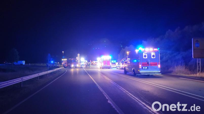 Auf der B 20 hat sich am Samstagabend ein schwerer Unfall ereignet. Bild: Kreisbrandinspektion Cham