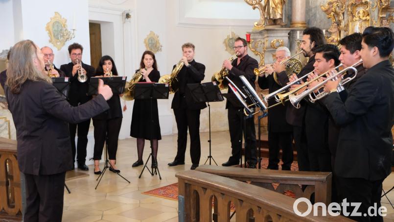 Dirigiert von Dariusz Mikulski, bewies die Meisterklasse der World Brass Association beim 73. Festival junger Künstler Bayreuth in der Eschenbacher Mariahilf-Bergkirche internationale Klasse. Bild: do