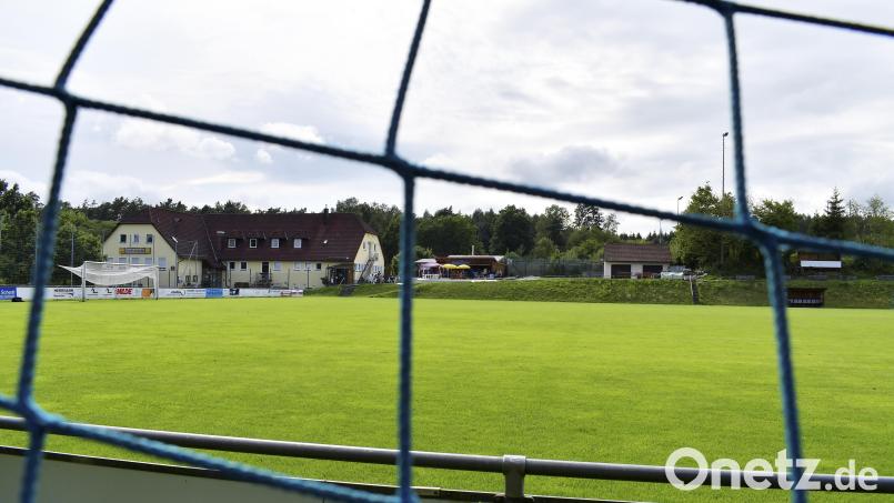 Der Fußballplatz des TuS Schnaittenbach blieb am Sonntag leer. Das Spiel gegen den TSV Erbendorf fand nicht statt. Bild: Hubert Ziegler