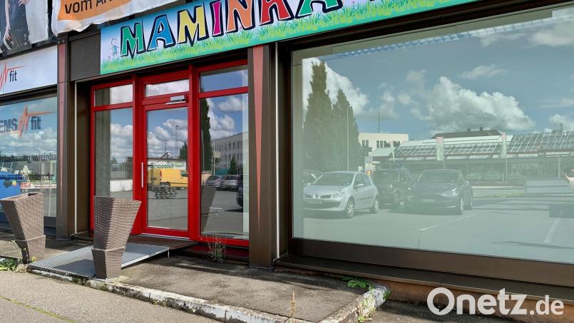 Nach 39 Jahren sind die Schaufenster des Kinderbekleidungsgeschäfts Maminka jetzt leer. Bild: Gabi Schönberger