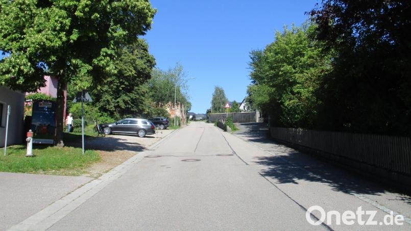 Als erstes Projekt der Städtebauförderung sollte der Vorplatz vor den Friedhof neu gestaltet werden.Die Investition dafür ist jedoch für eine Förderung zu gering. Bild: bnr