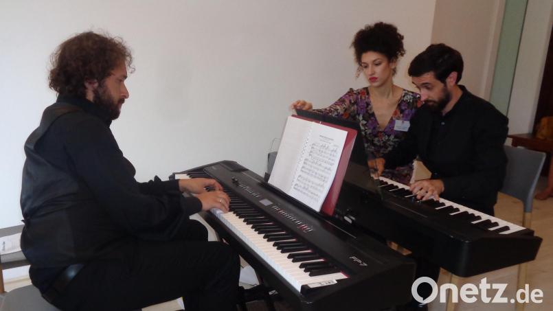 Klavierkonzert &quot;Serenade&quot;: Vuk Bozilovic und Dusan Grozdanivic spielen an zwei E-Pianos. Bild: amö
