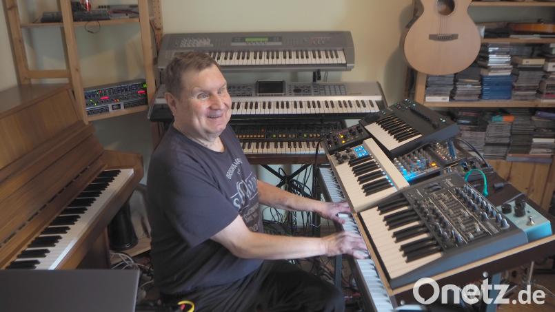 Oliver Graf ist Keyboarder bei &quot;Ollie und die Blinden&quot; - und er ist der einzige Blinde in der fünfköpfigen Band. Bild: bl