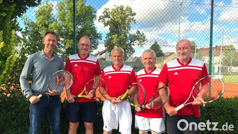 ´Die Tennisherren 50 des TC Tirschenreuth wurden Meister in der Nordliga 3. Unser Bild zeigt von links Markus Lange, Jürgen Gleißner, Klaus Hültner, Robert Wameser und Harald Schedl Bild: TC Tirschenreuth