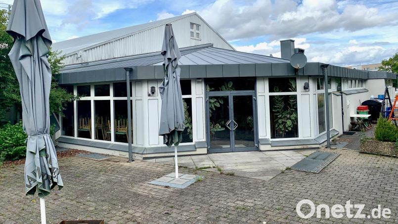 Noch ist die Gaststätte neben der Tennishalle des TC Postkeller in Weiden ohne Wirt. Bild: Gabi Schönberger