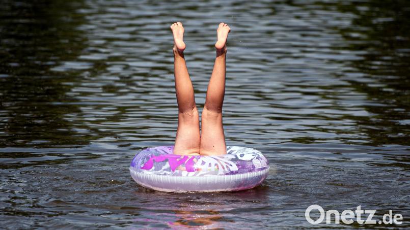 Ein Unbekannter drehte bei Wunsiedel nackt eine kleine Schwimmrunde in einem fremden Pool. Symbolbild: David Taneèek