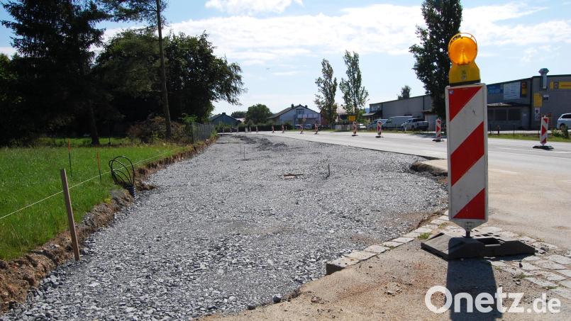 Ab Montag, 21. August, geht in der Parksteinerstraße in Altenstadt/WN nichts mehr. Bis 8. September ist eine Vollsperrung wegen Asphaltierungsarbeiten nötig. Bild: sm