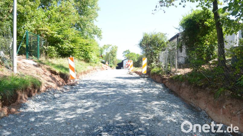 Der Zeitplan für den Ausbau des Kristallweges mit Neuverlegung des Abwasserkanals, der Wasserleitungen, der Neuerrichtung der Straßenbeleuchtung und der Verlegung von Leerrohren für Internetverkabelungen wird eingehalten. Bild: bey