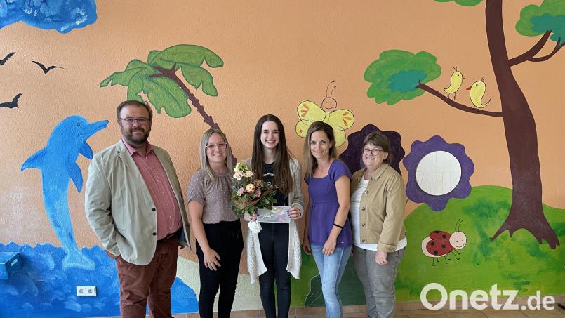 Im Kinderhaus Pusteblume in Kastl wurde Erzieherin Lisa Stadler (Mitte) verabschiedet. Bild: Verwaltungsgemeinschaft Kemnath/exb
