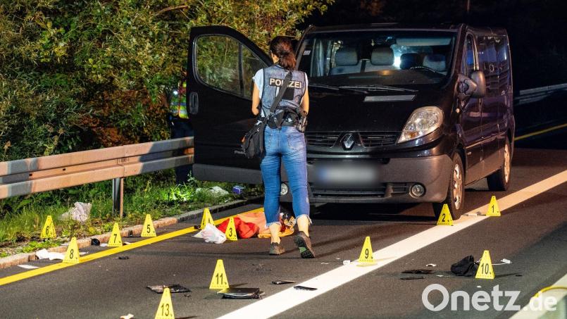 Mehrere Menschen sind bei einer Auseinandersetzung mitten auf der Autobahn A73 verletzt worden. Bild: Merzbach/NEWS5/dpa