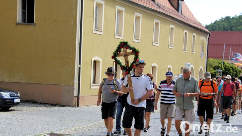 51 Wallfahrer pilgern bei heißen Temperaturen von Schmidmühlen zum Habsberg. Bild: bjo