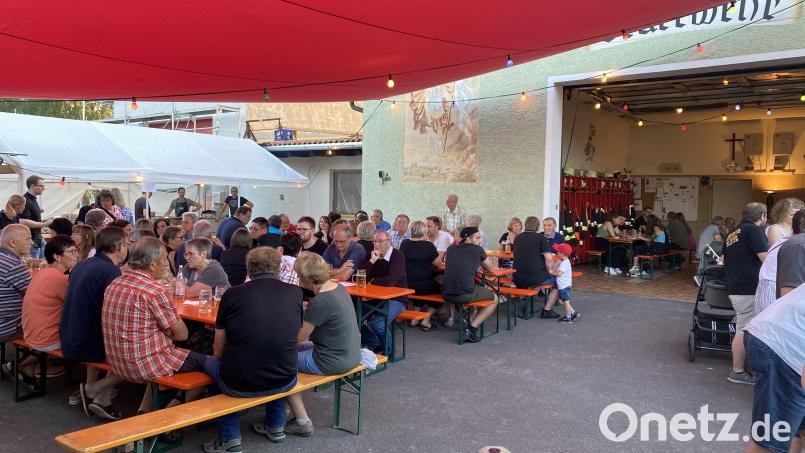 Zahlreiche Besucher genießen die Atmosphäre beim Segelfest der Feuerwehr Thanhausen. Bild: rdh