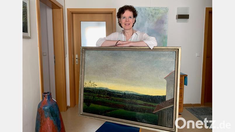 Die Weidenerin Susanne Kempf erbte dieses Gemälde von ihrer Mutter. Herauszufinden, welche Landschaft das Bild zeigt, gelang der 58-Jährigen bisher nicht. Bild: Gabi Schönberger
