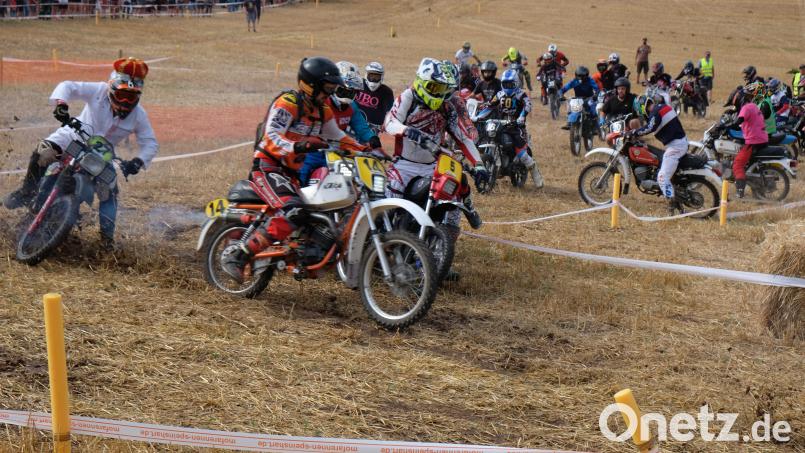 32 Mofa-Teams lieferten sich vergangenes Jahr auf der Rennstrecke bei Feilersdorf 24 Stunden lang ein packendes Rennen Archivbild: do