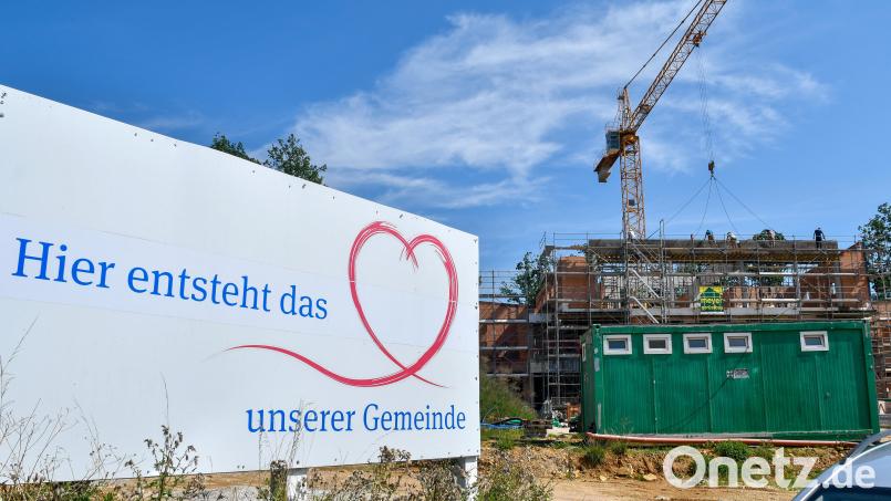 In der Neuen Mitte in Ebermannsdorf entsteht ein Bürgerpark, dessen Errichtung mit Mitteln aus der Dorferneuerung gefördert wird. Bild: Petra Hartl