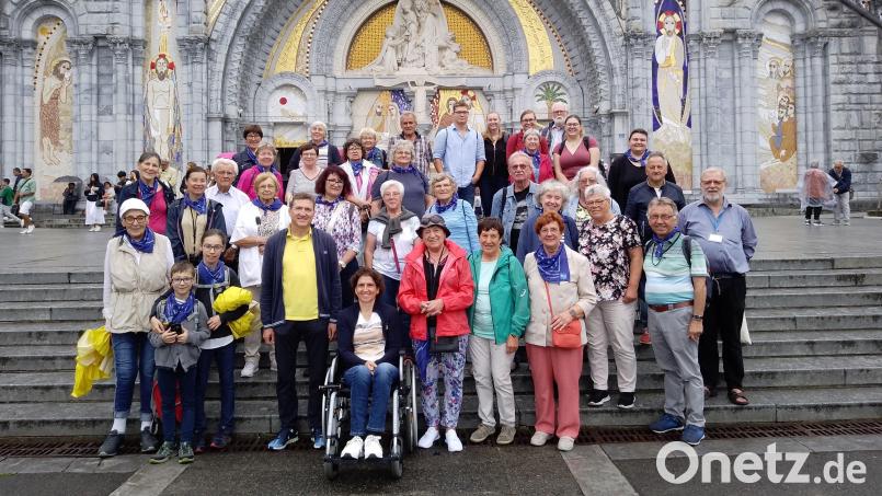 Die Pilgergruppe mit Pater Benedikt Leitmayr (rechts) erlebt beeindruckende Tage in Lourdes. Bild: Greiner/exb
