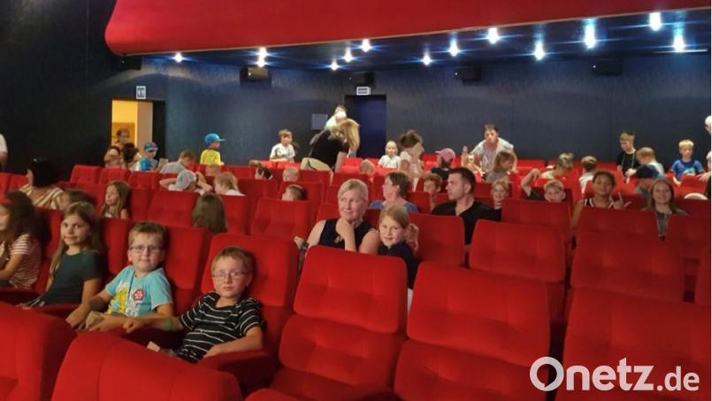 Auf Einladung der Wanderfreunde Mitterteich sahen 70 Kinder im Kino am Anger den Film „Ruby taucht ab&quot;. Bild: Matthias Gradl/exb