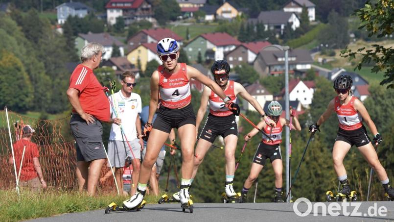 Die talentierten Kombiniererinnen warn auf der Rollerstrecke in Neubau unterwegs. Bild: Purucker