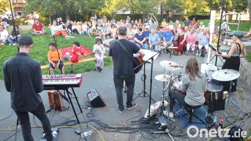 &quot;The Train Rockers&quot; spielen im Stockerhutpark. Bild: Kunz
