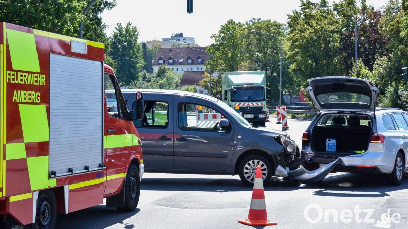 An einer Kreuzung in Amberg, an der die Ampelanlage nicht in Betrieb war, ist am Mittwoch ein Unfall passiert. Bild: Stephan Huber