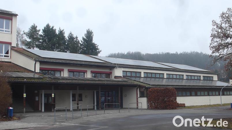 Die Gewerbesteuer-Einnahmen im Landkreis Schwandorf sind rückläufig. Das bekommt auch der Markt Schwarzhofen zu spüren. Die Sanierung der Grundschule und der Turnhalle muss erstmal verschoben werden. Bild: mad