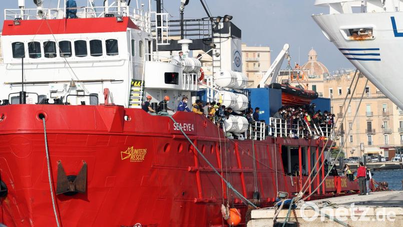 Das Schiff „Sea-Eye 4“ der Regensburger Hilfsorganisation Sea-Eye wurde von der italienischen Küstenwache vorübergehend aus dem Verkehr gezogen. Archivbild: Alberto Lo Bianco/LaPresse/AP/dpa