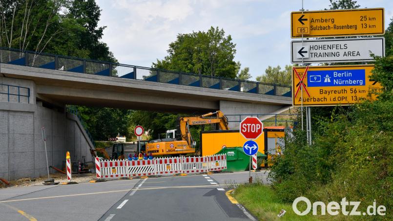 Seit etwa drei Jahren laufen auf der Bundesstraße 85 die Arbeiten zum Neubau der Brücke bei Mönlas in der Marktgemeinde Königstein. Bild: Petra Hartl