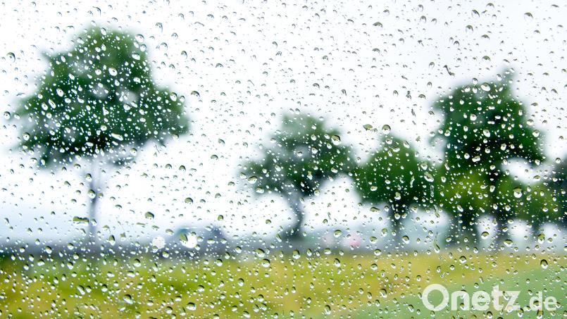 In den nächsten Tagen ist vermehrt mit Regen und Gewittern zu rechnen. Der Hochsommer ist laut Wetterexperte Andy Neumaier vorbei. Symbolbild: Hauke-Christian Dittrich/dpa