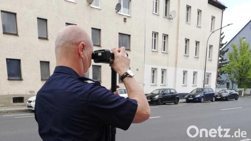 Bei einer Messung mit dem Lasermessgerät wurde ein Motorradfahrer mit 152 Sachen auf der B 299 erwischt. Symbolbild: Jennifer Bergmann