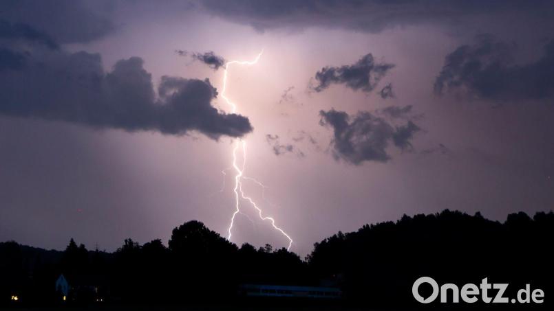 Der Deutsche Wetterdienst warnt vor Gewittern. Bild: Tobias Hartl/Vifogra/dpa/Symbolbild