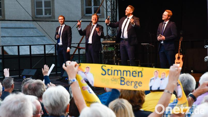 Das Kultschlager-Open-Air im Schlosshof war für manche Fans der Stimmen der Berge Bestandteil eines langen Wochenendes in Sulzbach-Rosenberg. Archivbild: Petra Hartl