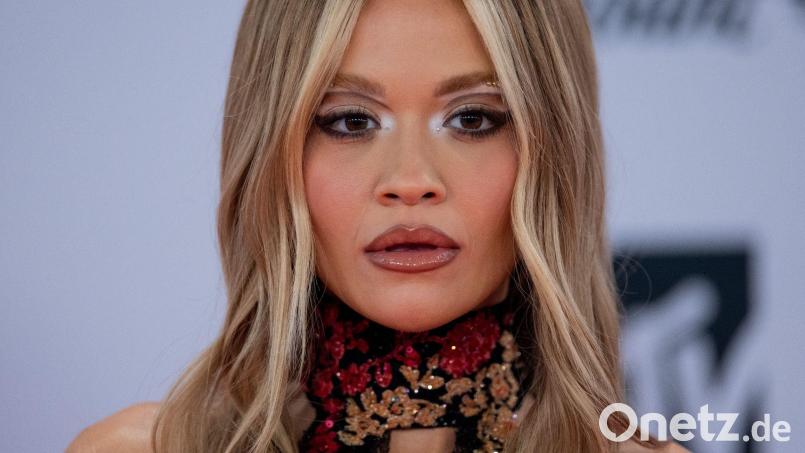 Sängerin Rita ist ein Missgeschick auf der Bühne in Ungarn passiert. Bild: Rolf Vennenbernd/dpa