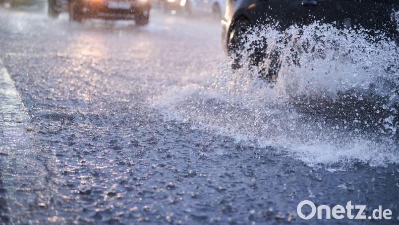 Das Ende des Einsatzes sei noch nicht abzusehen, sagt der Landrat am Sonntag. Symbolbild: Annette Riedl/dpa