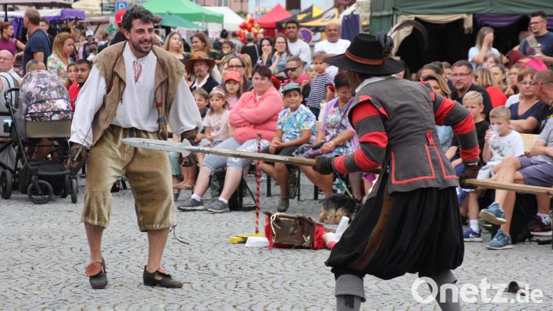 Mittelalterliche Kämpfe wurden dem Publikum am Samstagnachmittag bei den Wallenstein-Festspielen in Eger (Cheb) präsentiert. Bild: kro