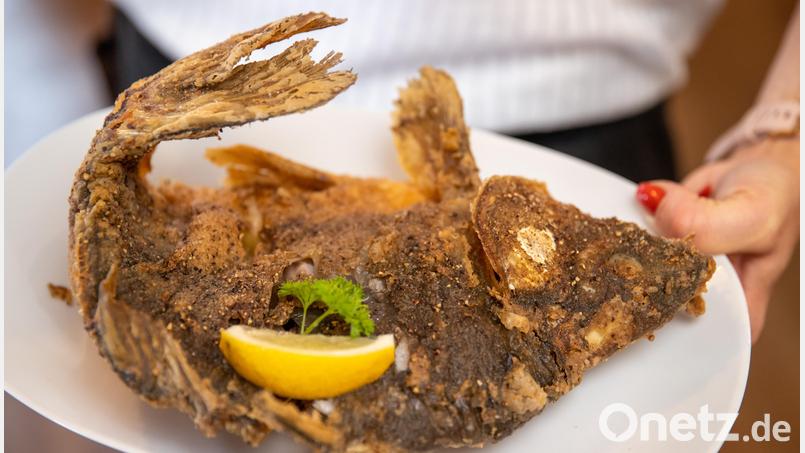 Die Erlebniswochen Fisch sollen für den Brotfisch der Oberpfalz werben. Ein Klassiker ist Karpfen gebacken. Symbolbild: Daniel Karmann
