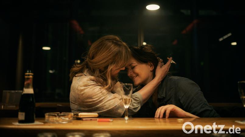 Martina Gedeck und Nastassja Kinski sind zwei der Stars in der Ballade „Die stillen Trabanten“. Der Film läuft zum Charity Movie des Lions-Club Weiden. Bild:  Sommerhaus Filmproduktion/exb