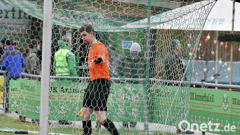 Bei einem Drittel der Vorfälle auf Fußballplätzen sind Schiedsrichter die Opfer. Symbolbild: Hubert Ziegler