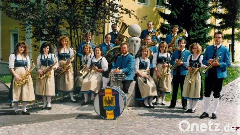 Eine Aufnahme der Blaskapelle aus den 1990er Jahren. Bild: Archiv Blaskapelle/exb